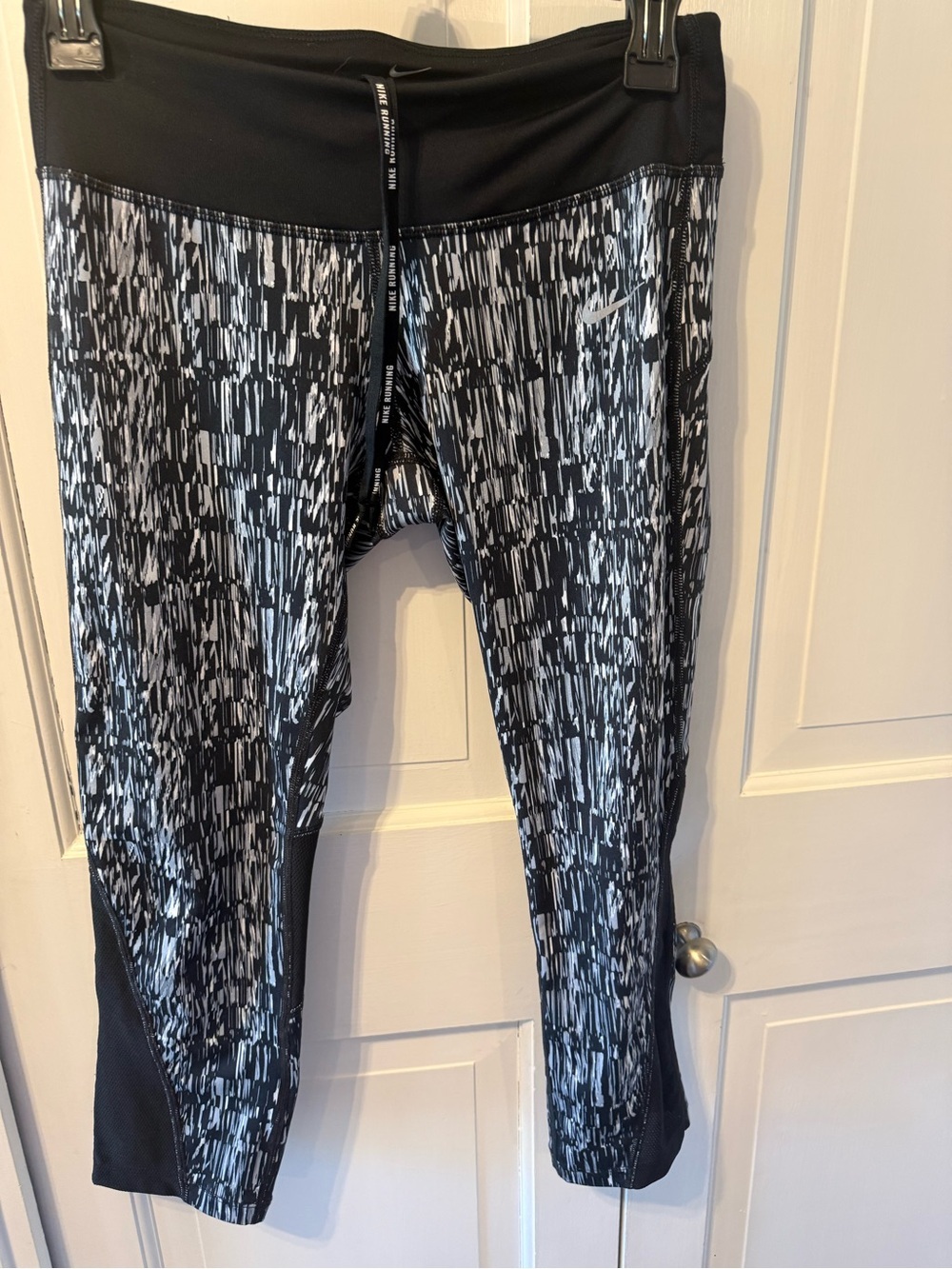 Nike Running NWOT Black & White Patterned Dry Fit Leggings